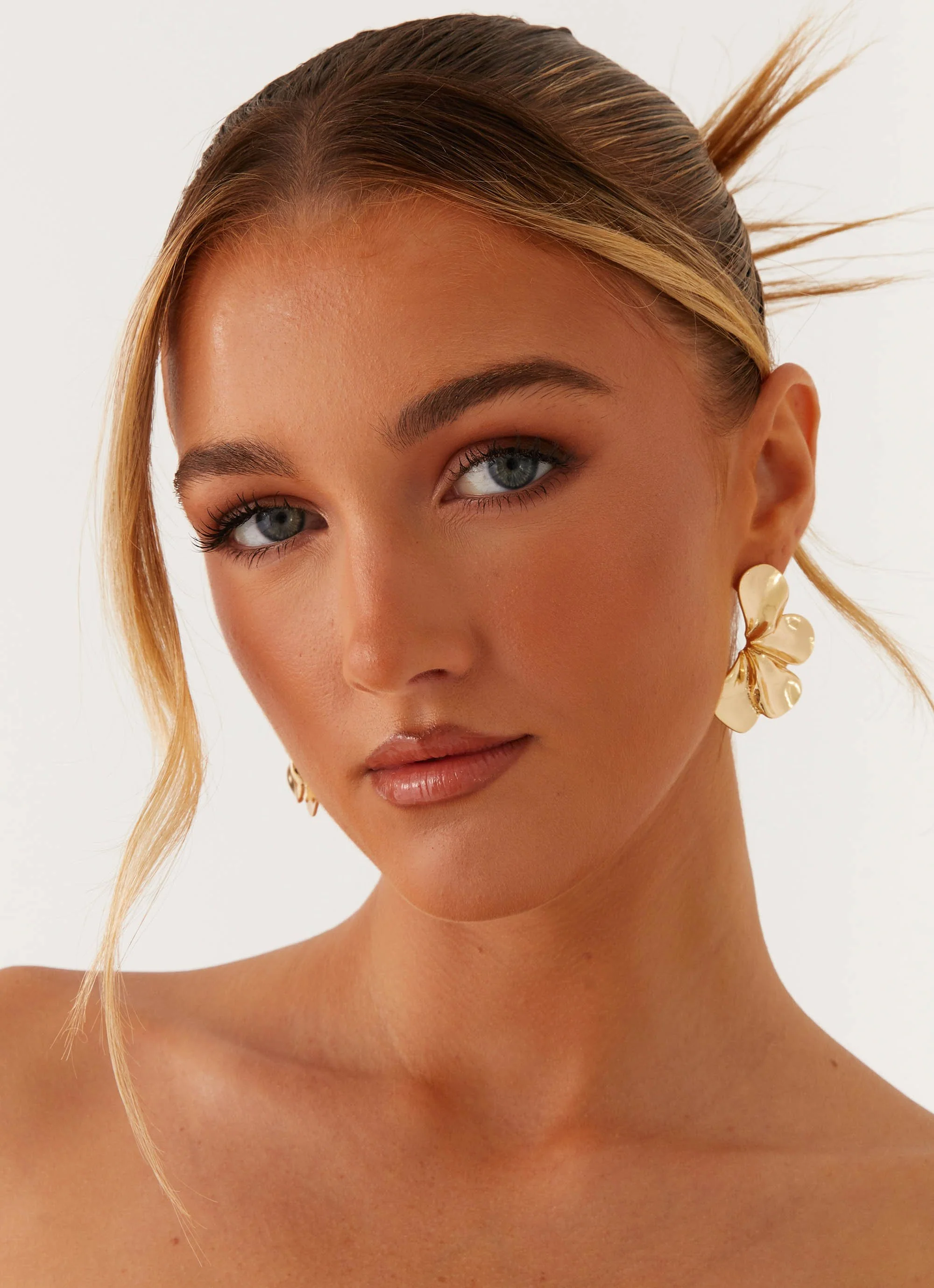 Caspian Flower Earrings - Gold - Image 3