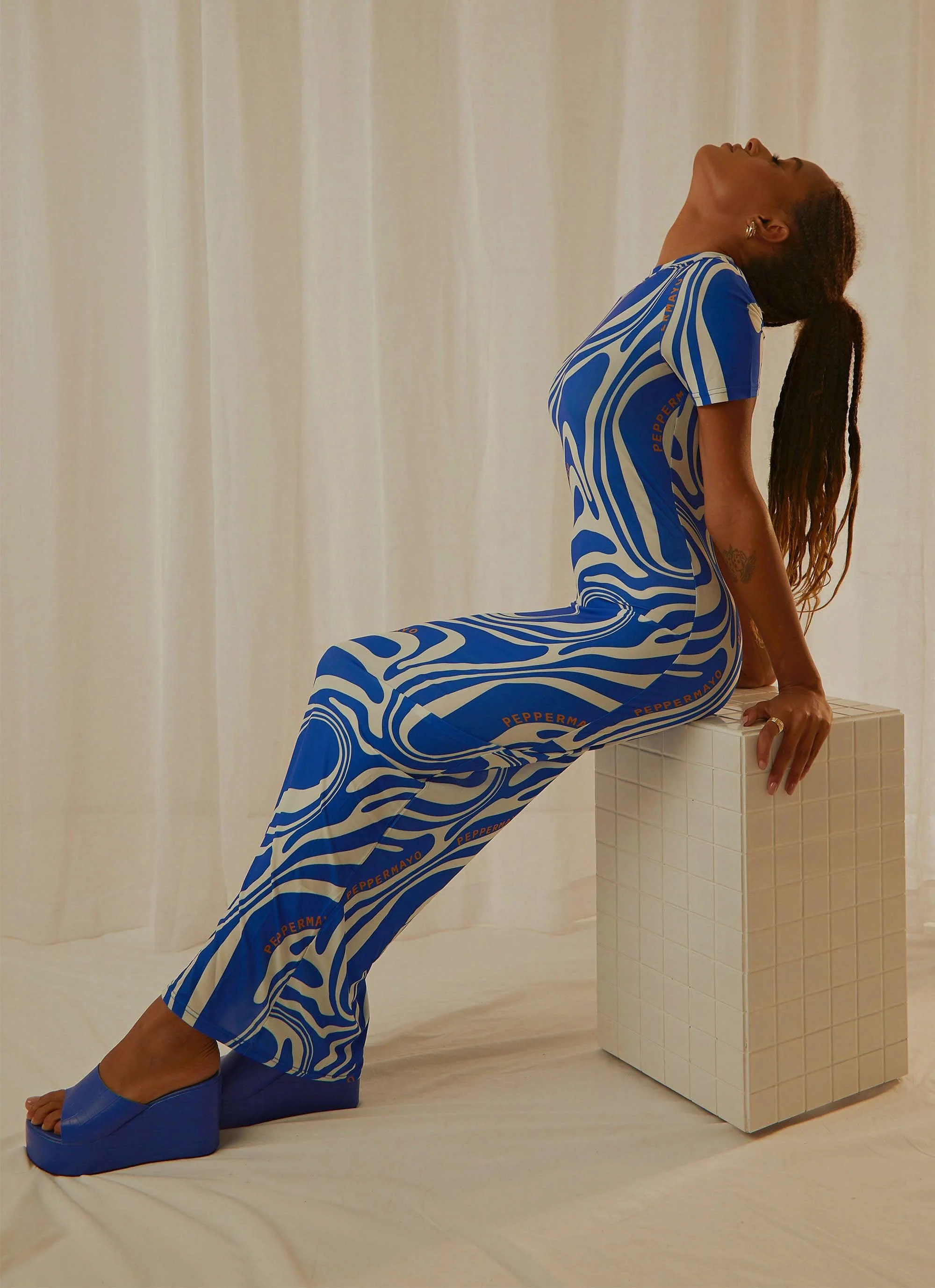 Into the City Mesh Maxi Dress - Cobalt Marble - Image 4