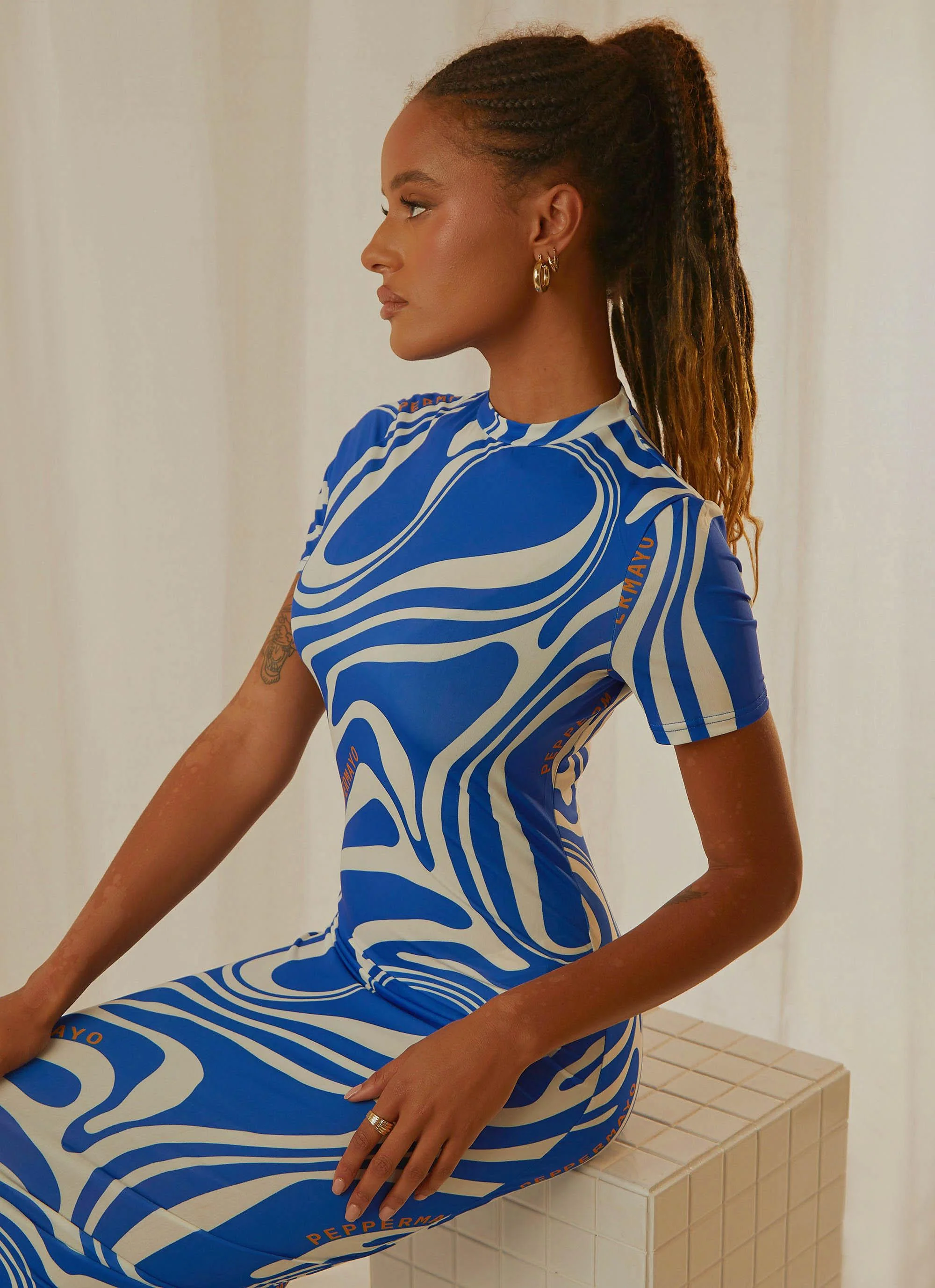 Into the City Mesh Maxi Dress - Cobalt Marble - Image 6