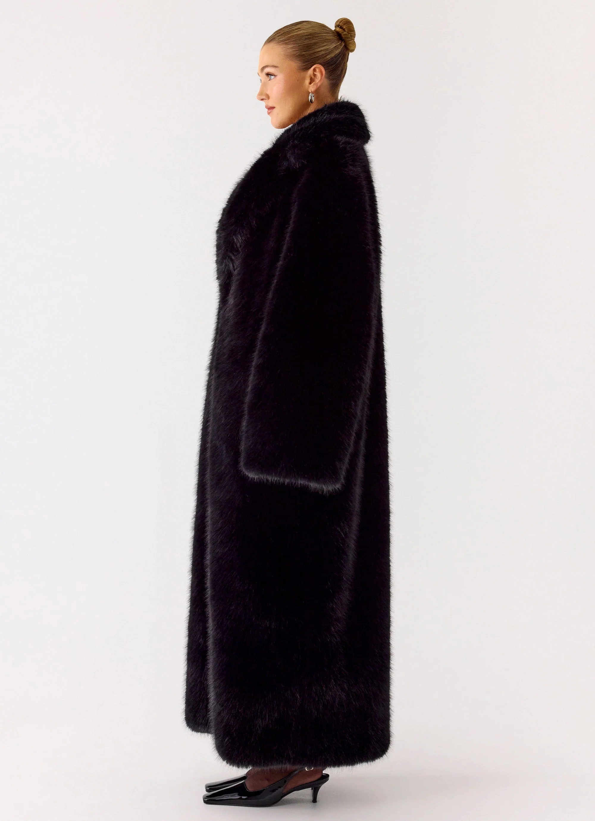 Kamil Faux Fur Maxi Coat - Black - Image 11