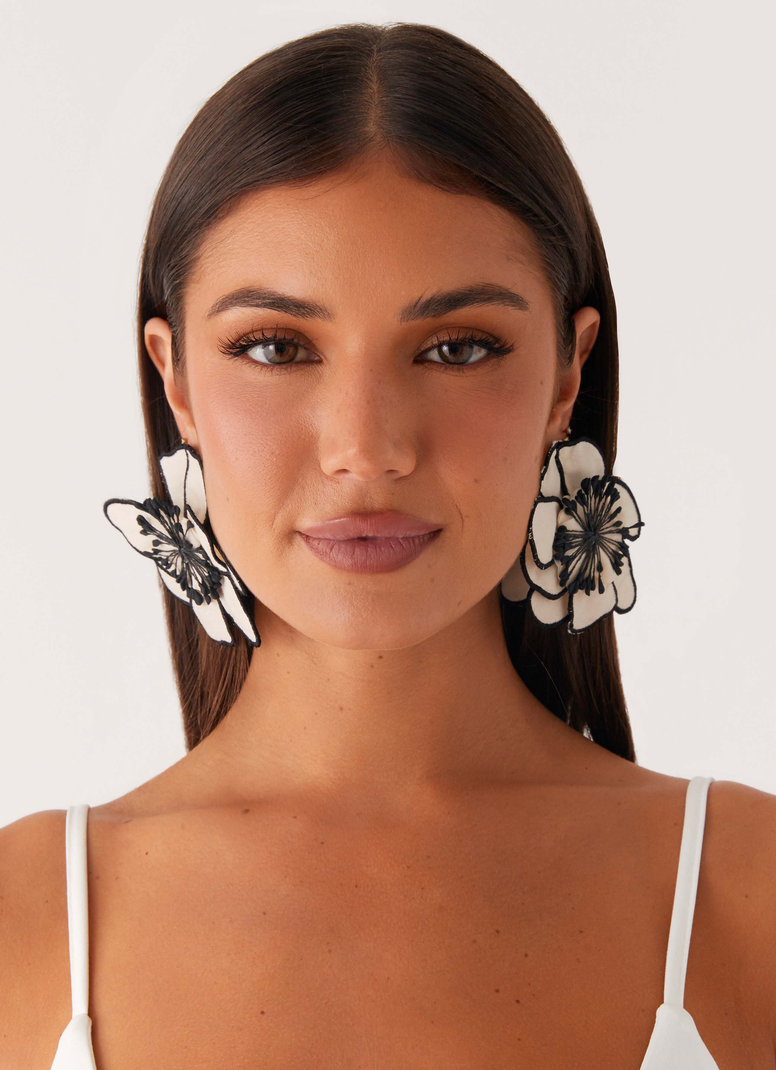 Toria Flower Earrings - Ivory - Image 3