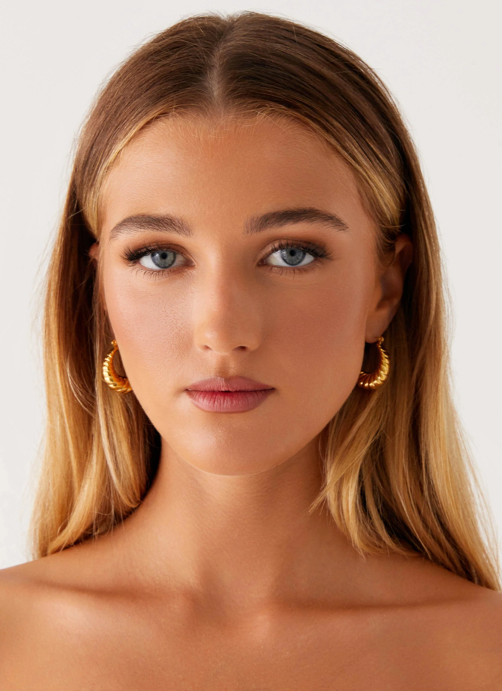 Zuri Hoop Earrings - Gold - Image 4